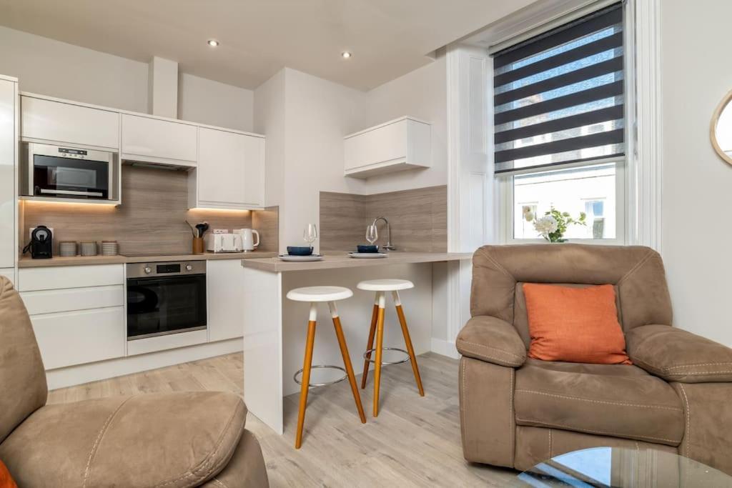 Appartement West End @ Netflix @ Newly Built à Aberdeen Extérieur photo